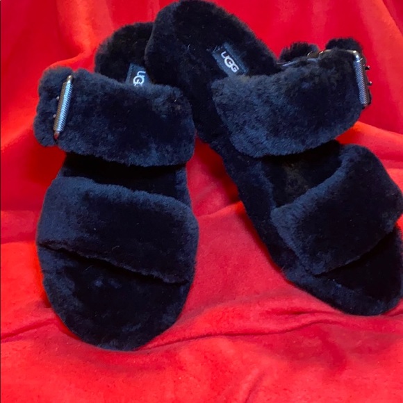 UGG Slippers - Picture 4 of 9